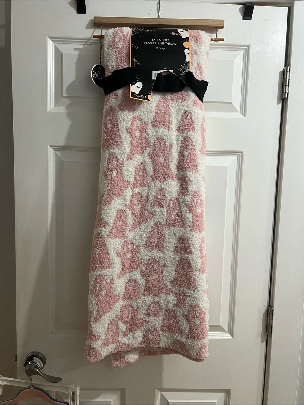 Halloween Ghost Feather Knit Throw Blanket - Pink & White -